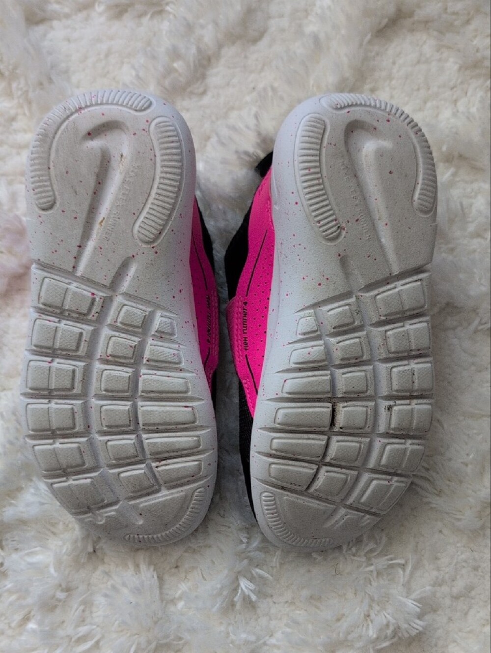 Kids' pink and black Nike sneakers - Picture 3 of 4